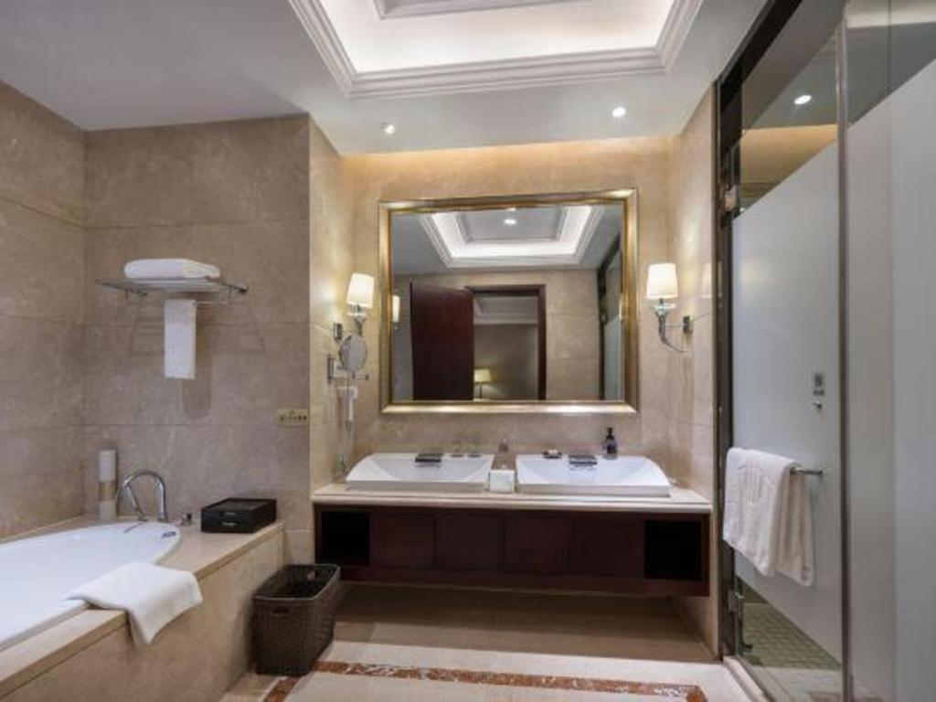 Linyi Blue Horizon International Hotel Yi He Exterior photo