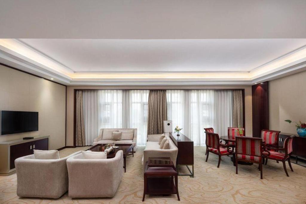 Linyi Blue Horizon International Hotel Yi He Exterior photo